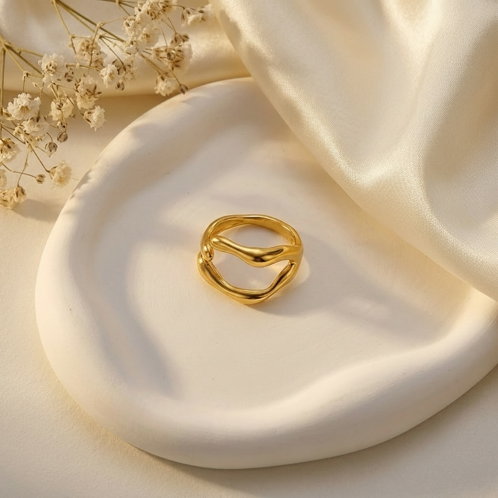 Luvia Ring